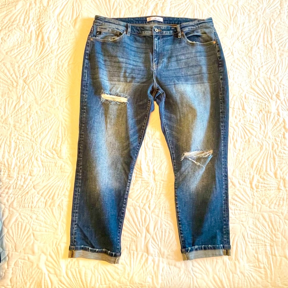 KanCan size 18W Distressed-cuffed Capri